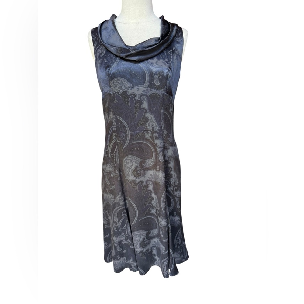 Elegant MaxMara, Made in Italy, Black & Blue Paisley Print Rayon Swing Dress